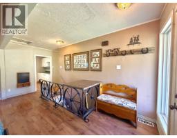 Bedroom 2 - 339 N Ninth Avenue, Williams Lake, BC V2G2K3 Photo 6