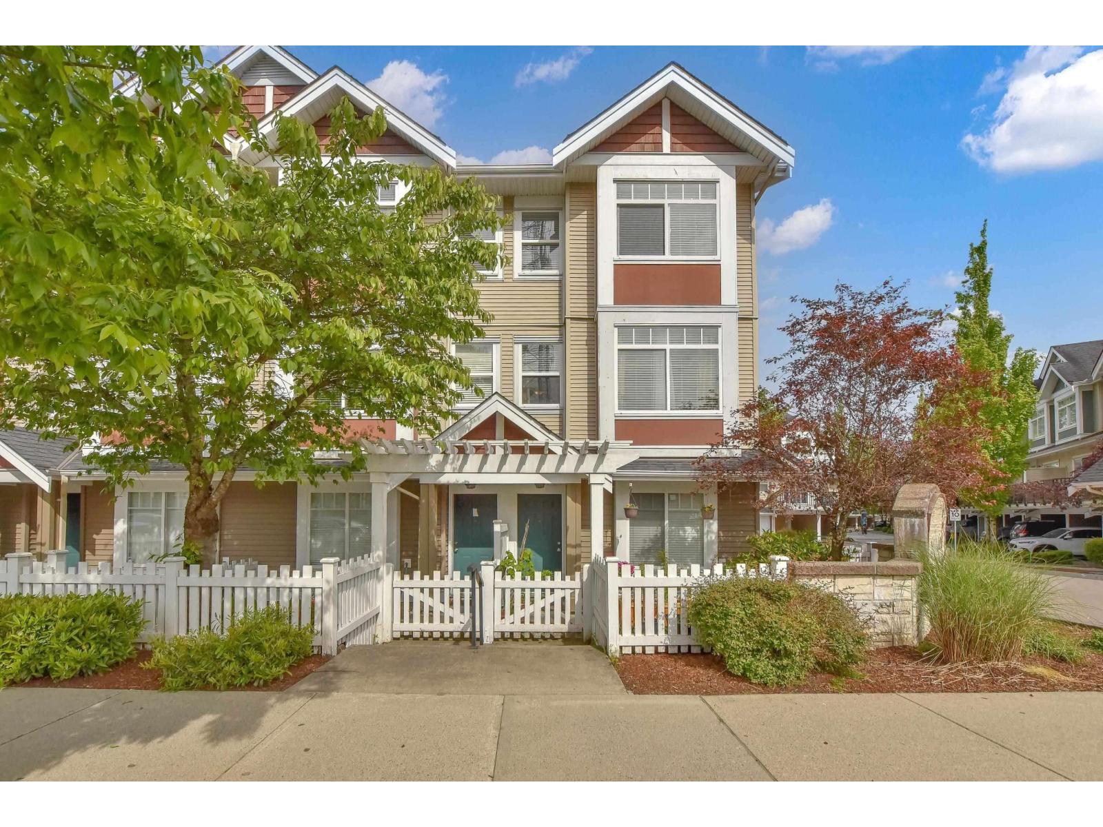 7 8676 158 STREET, Surrey — photo 1