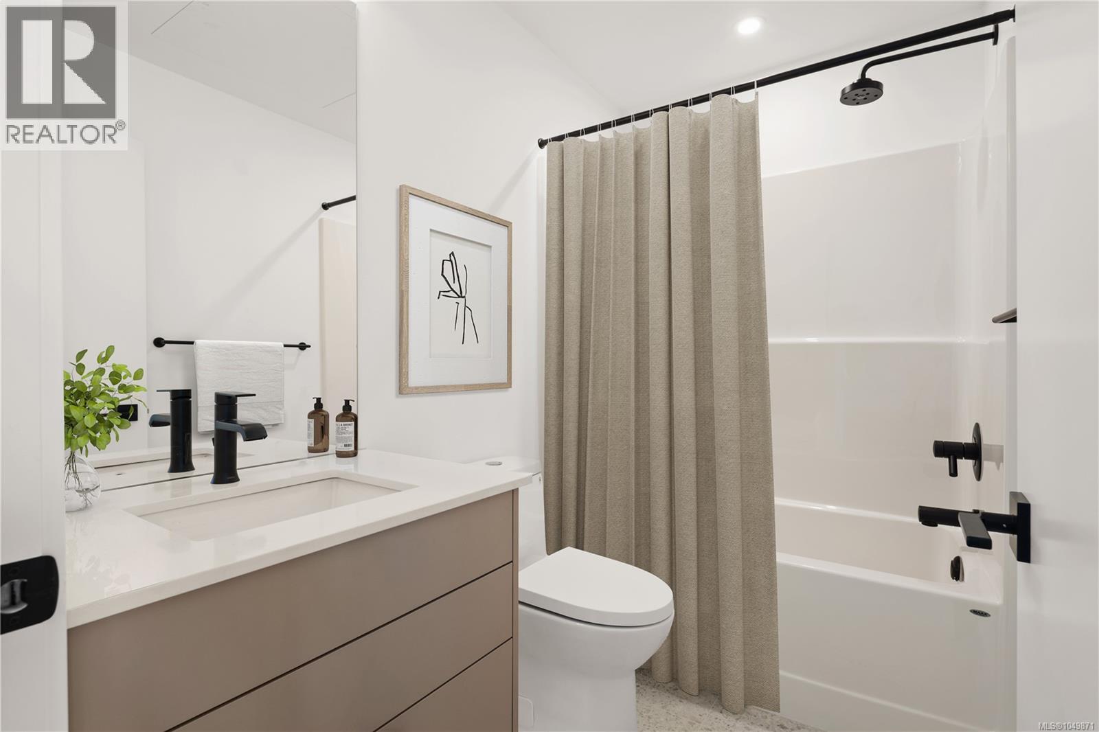 #10 907 Redfern St - 15