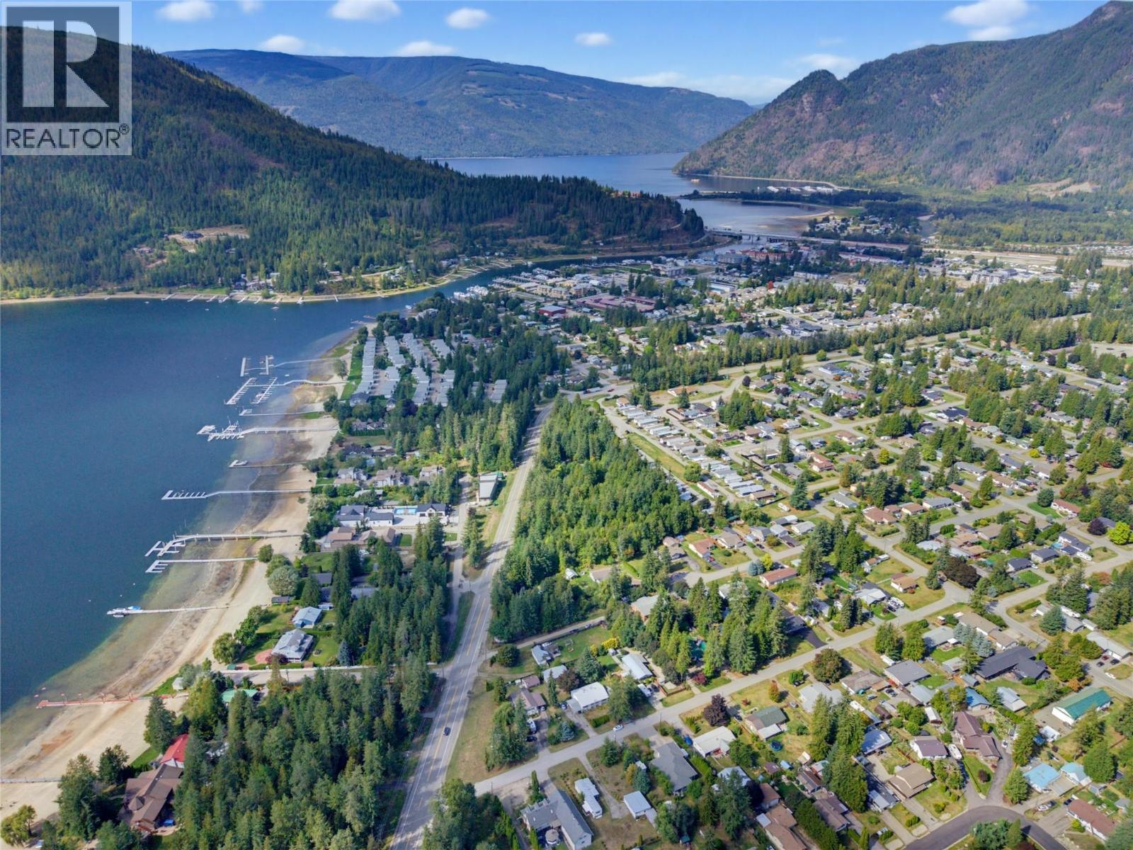 405 Gillis Avenue, Sicamous