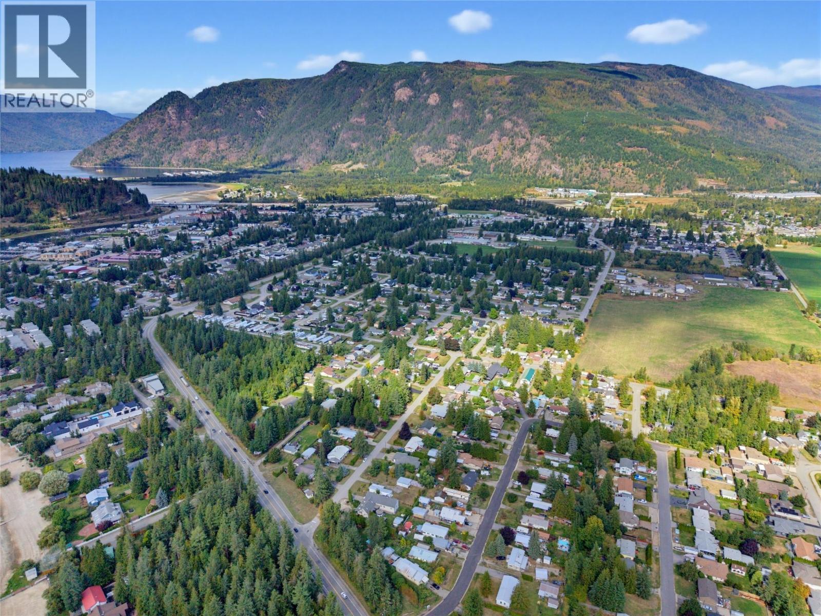 405 Gillis Avenue, Sicamous
