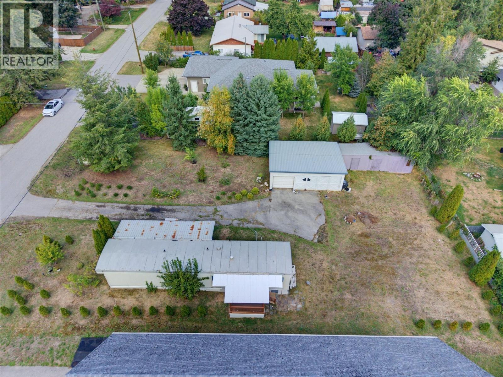 405 Gillis Avenue, Sicamous — photo 3