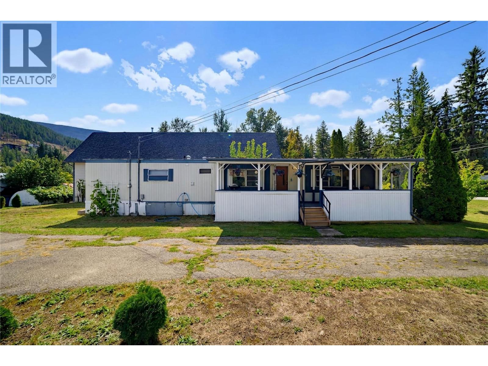 405 Gillis Avenue, Sicamous