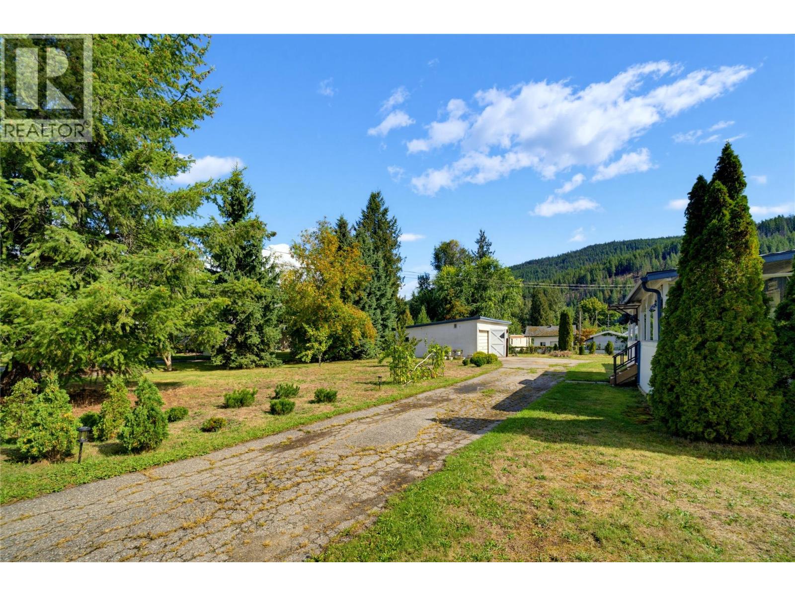 405 Gillis Avenue, Sicamous