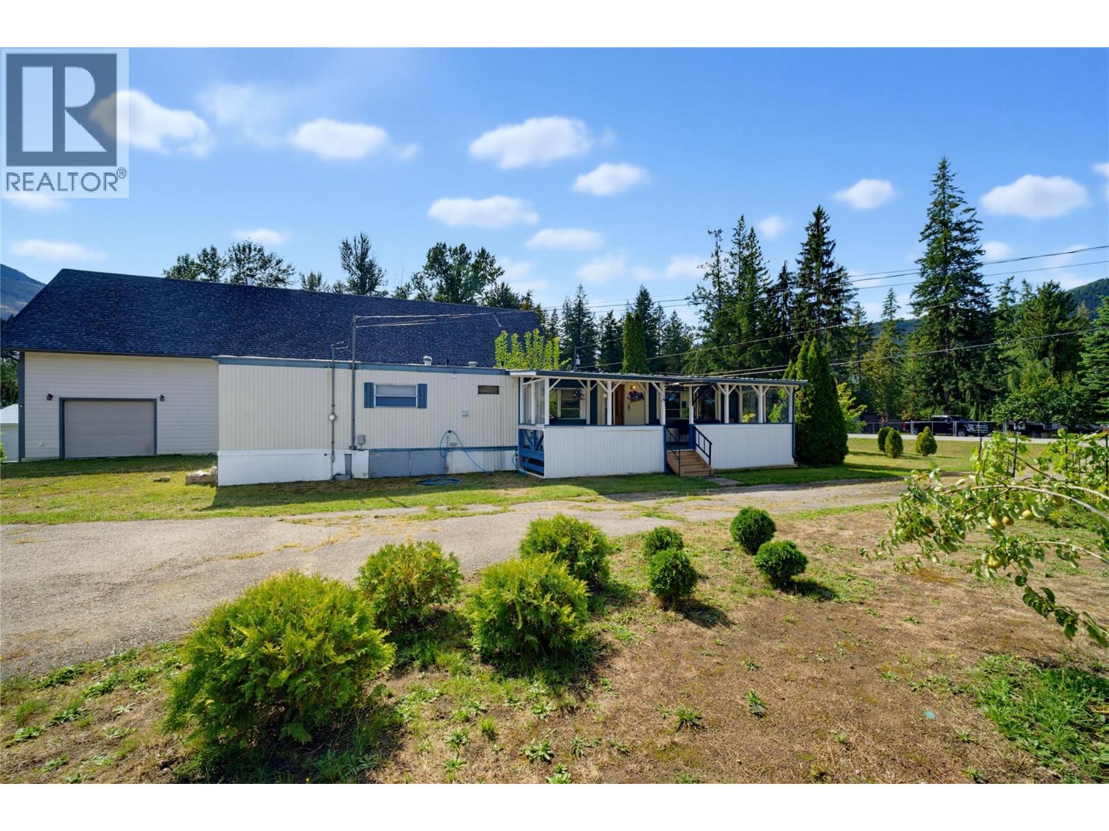 405 Gillis Avenue, Sicamous