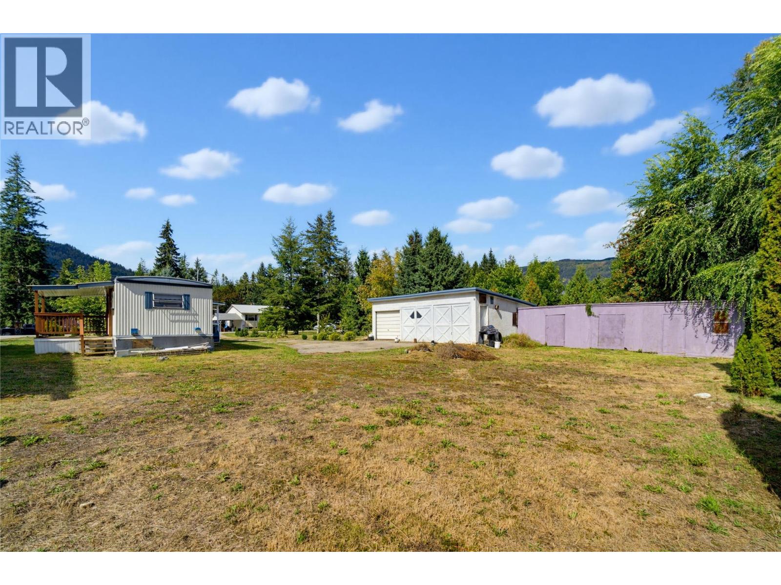 405 Gillis Avenue, Sicamous