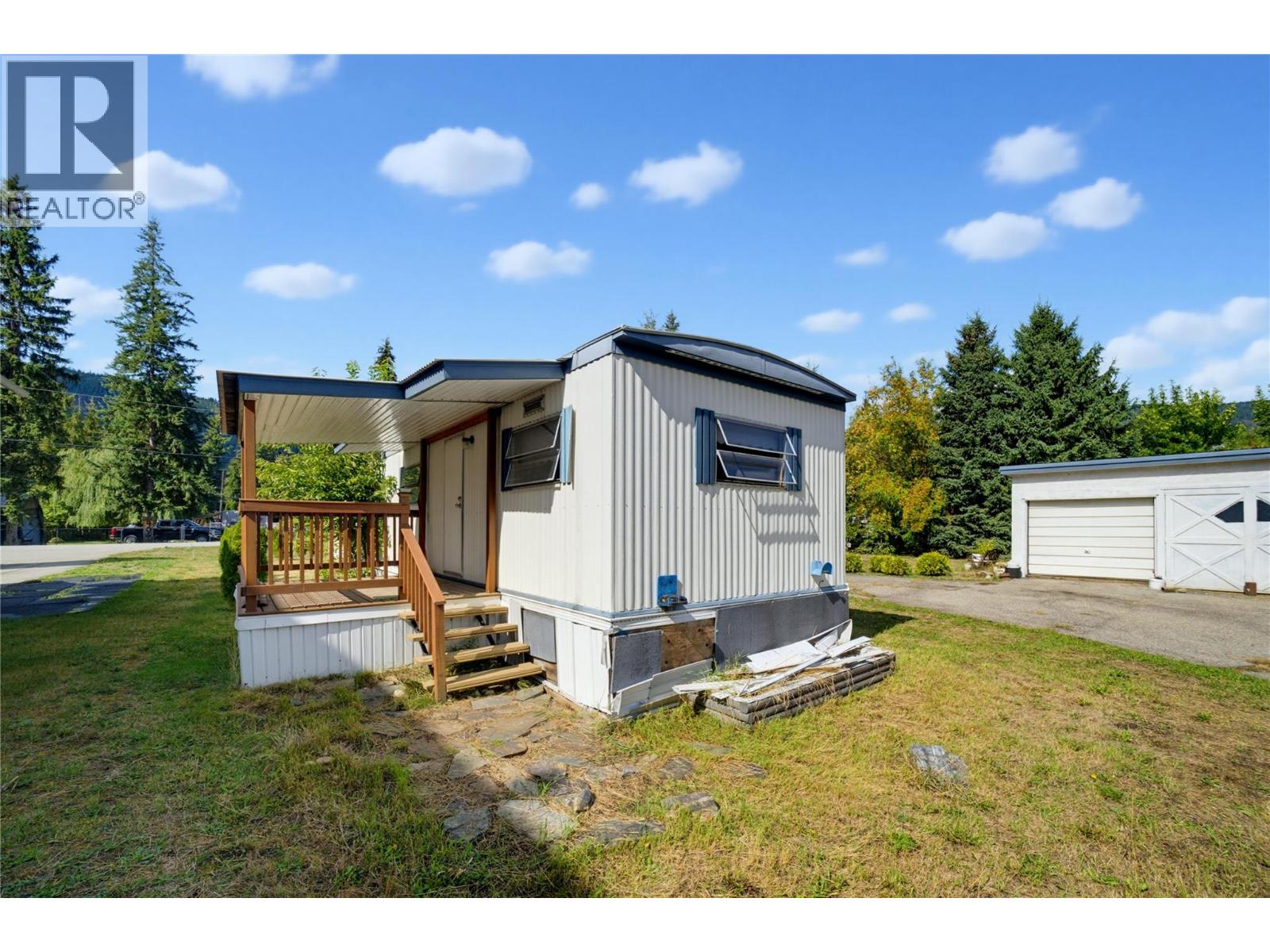 405 Gillis Avenue, Sicamous