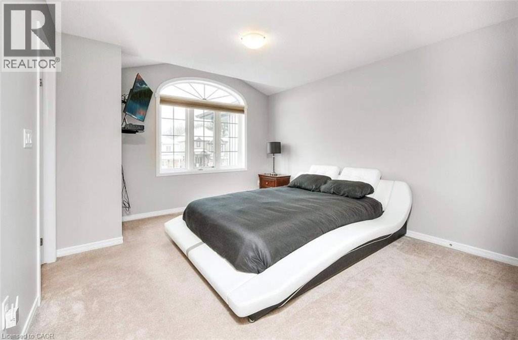 132 MAITLAND Street, Kitchener — photo 5