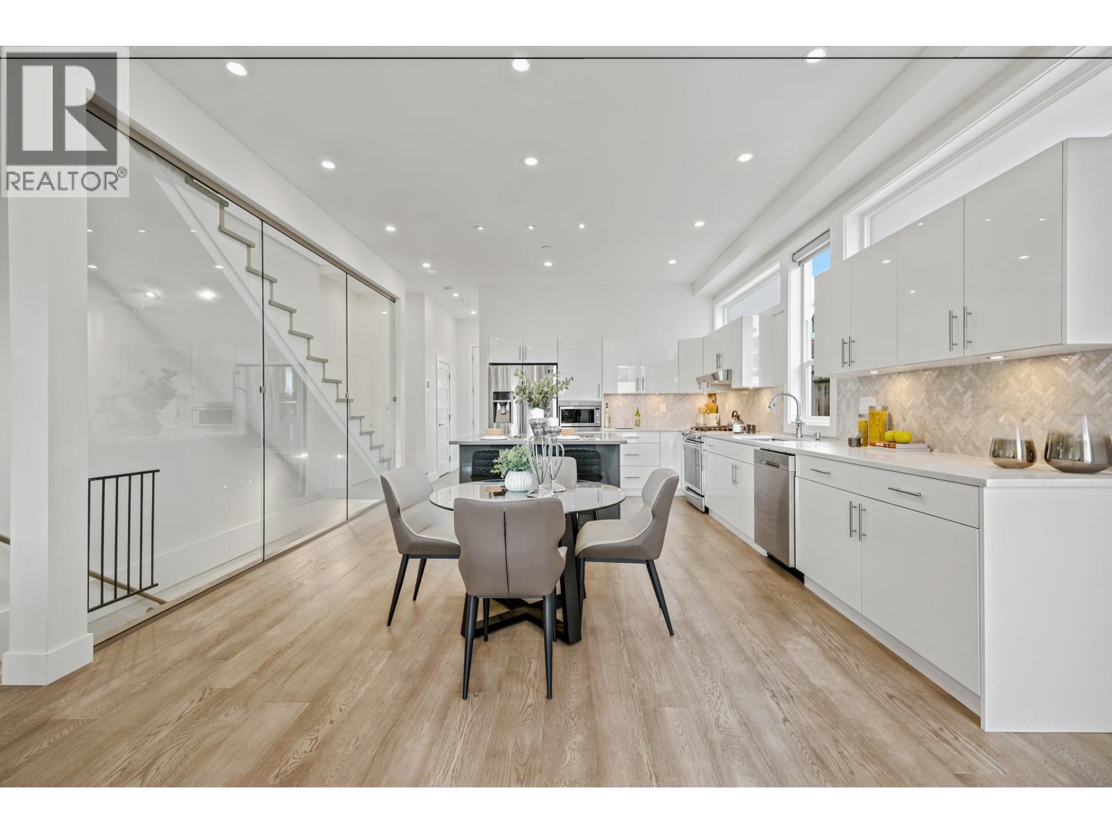 409 W KEITH ROAD, North Vancouver — photo 7