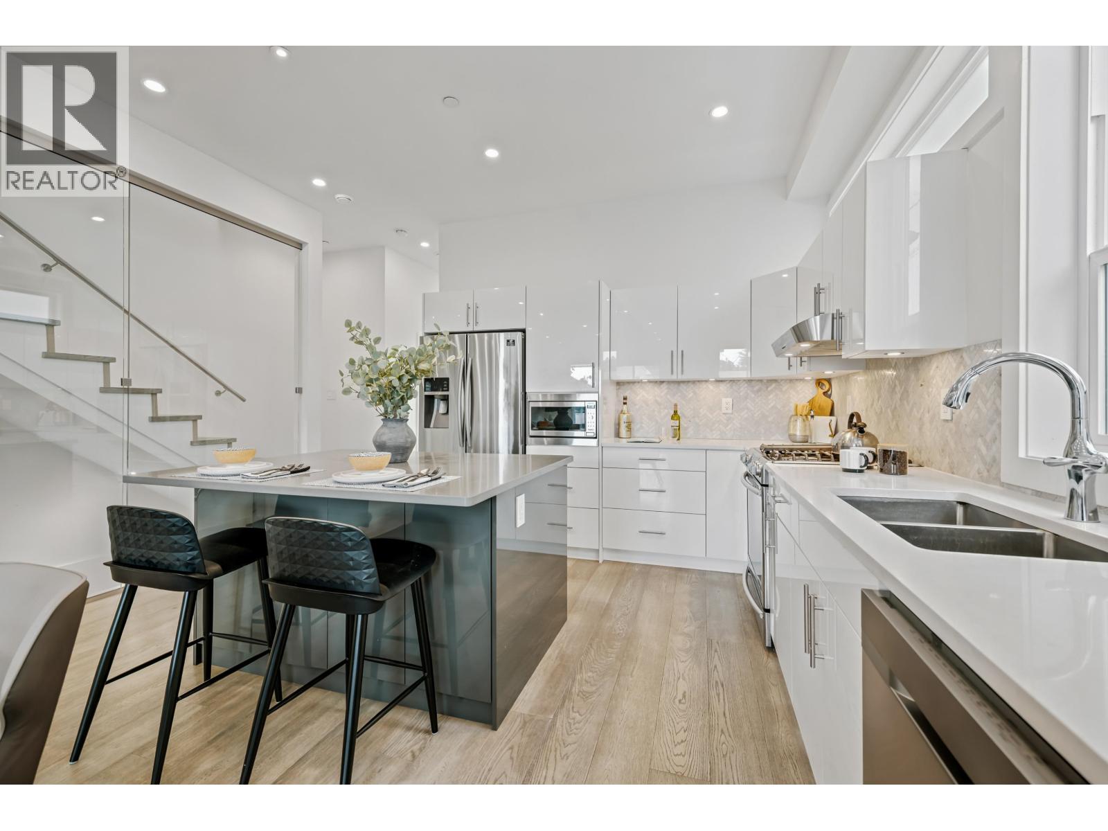 409 W KEITH ROAD, North Vancouver — photo 5