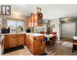 A 811 Park Pl, Courtenay, BC V9N8N1 Photo 17