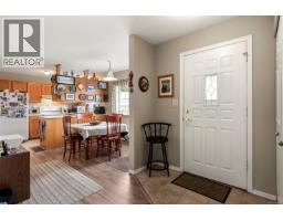 Kitchen - A 811 Park Pl, Courtenay, BC V9N8N1 Photo 6