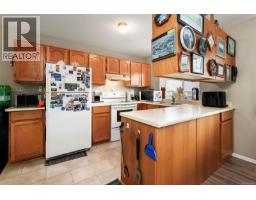 Dining room - A 811 Park Pl, Courtenay, BC V9N8N1 Photo 7