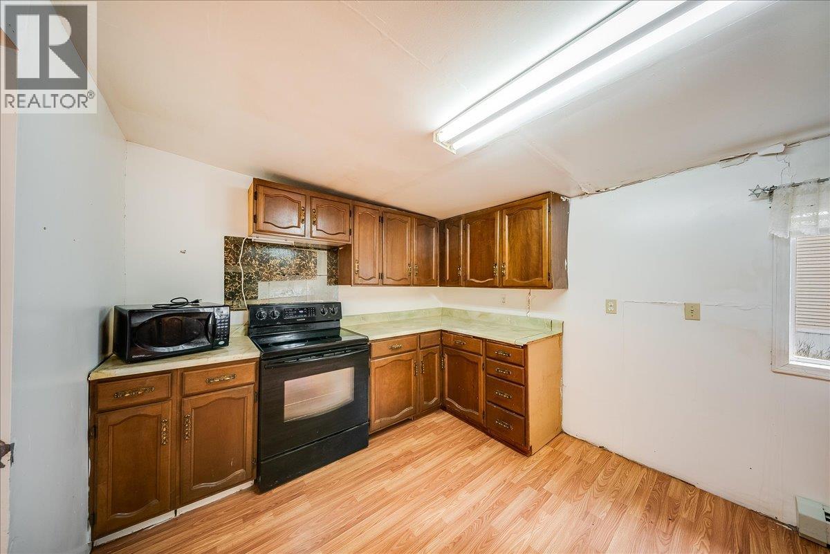 1427 Airport Road, Salmo — photo 5