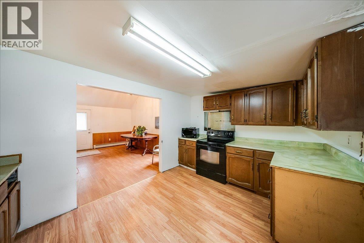 1427 Airport Road, Salmo — photo 7