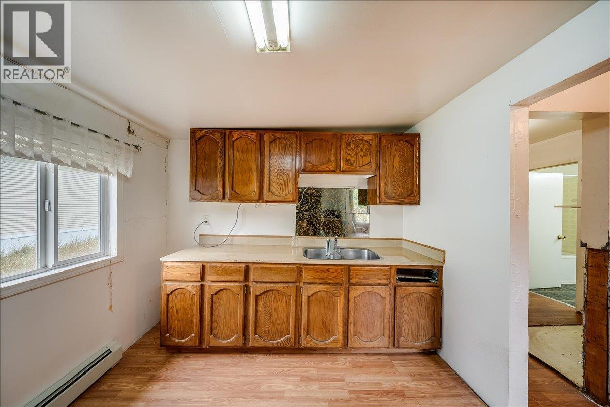 1427 Airport Road, Salmo — photo 6