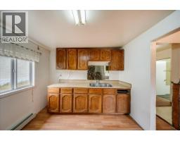 Full bathroom - 1427 Airport Road, Salmo, BC V0G1Z0 Photo 6