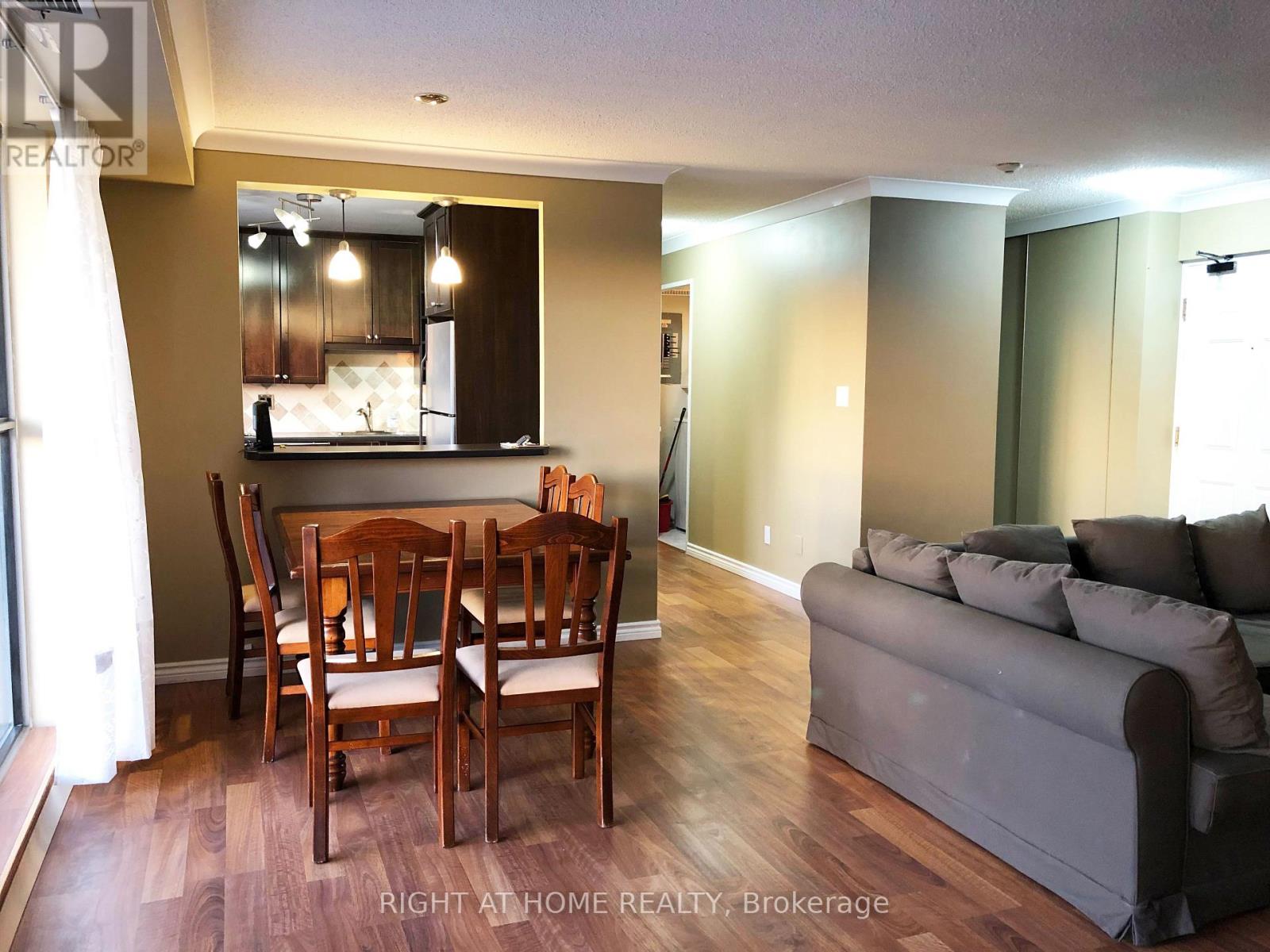 505 - 300 KEATS WAY, Waterloo — photo 2
