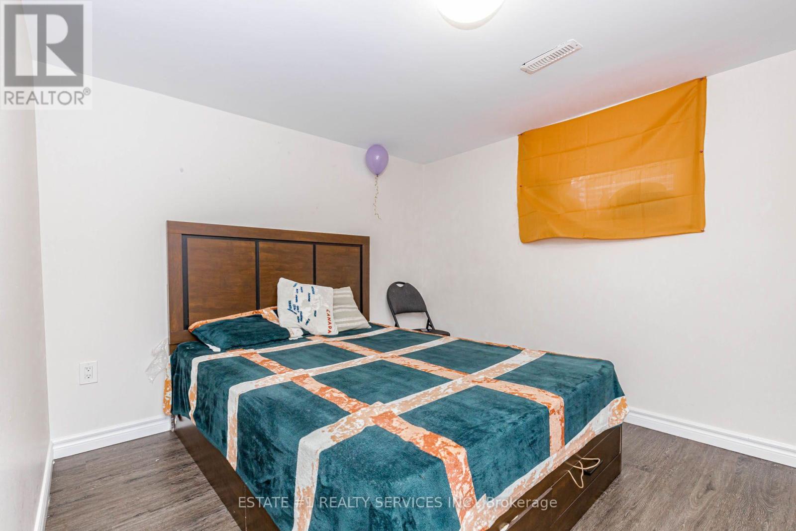 80 ADDINGTON CRESCENT - 39