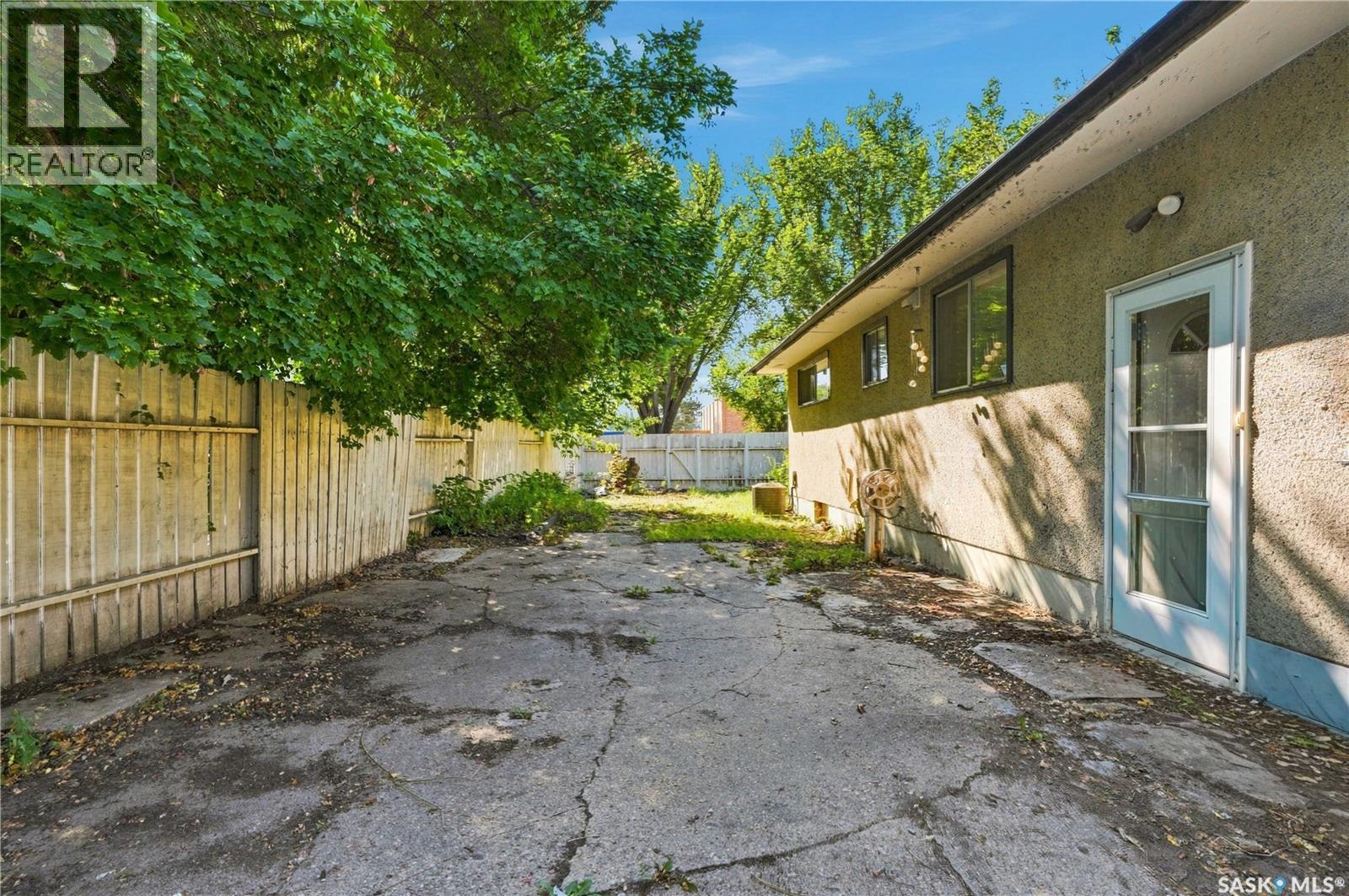 2301 Taylor STREET E - 29