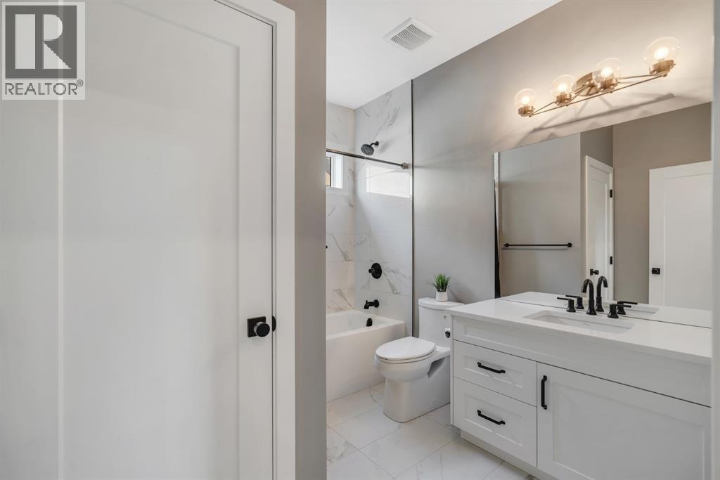 2106 49 Avenue SW - 29