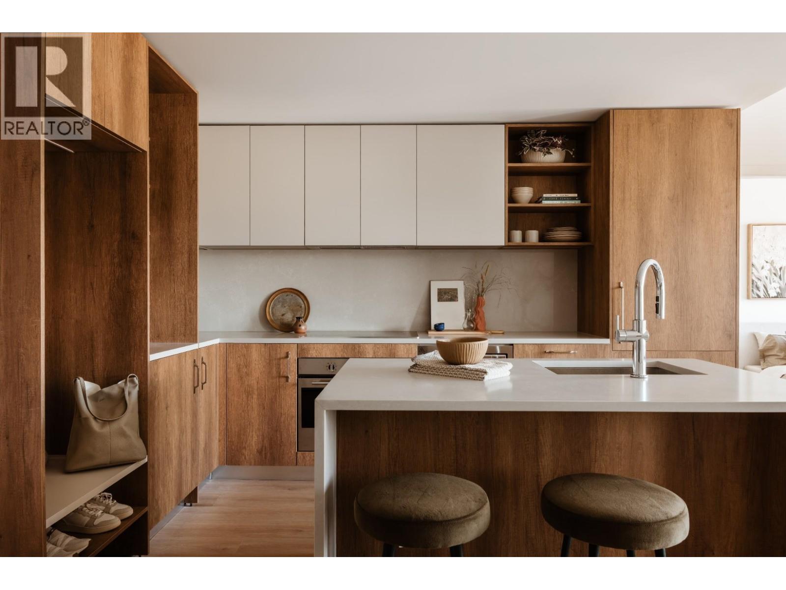 301 133 W 49TH AVENUE, Vancouver — photo 1