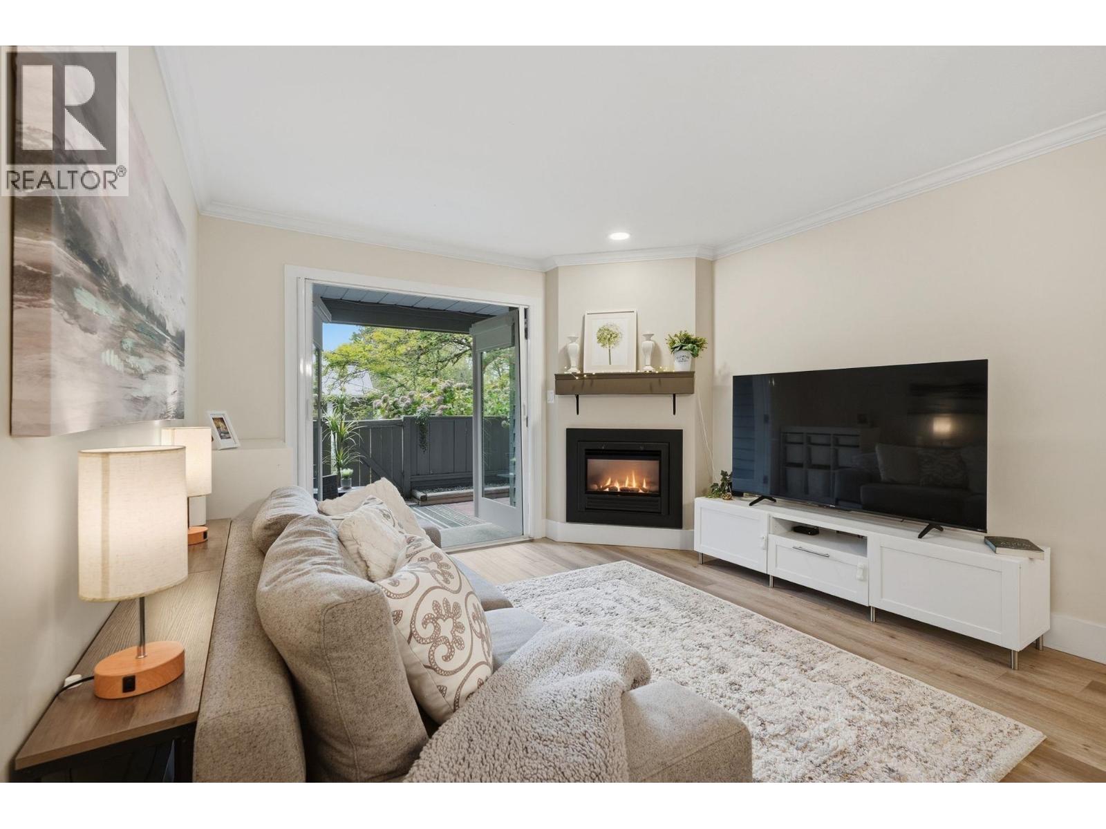 102 1538 BOWSER AVENUE, North Vancouver — photo 8