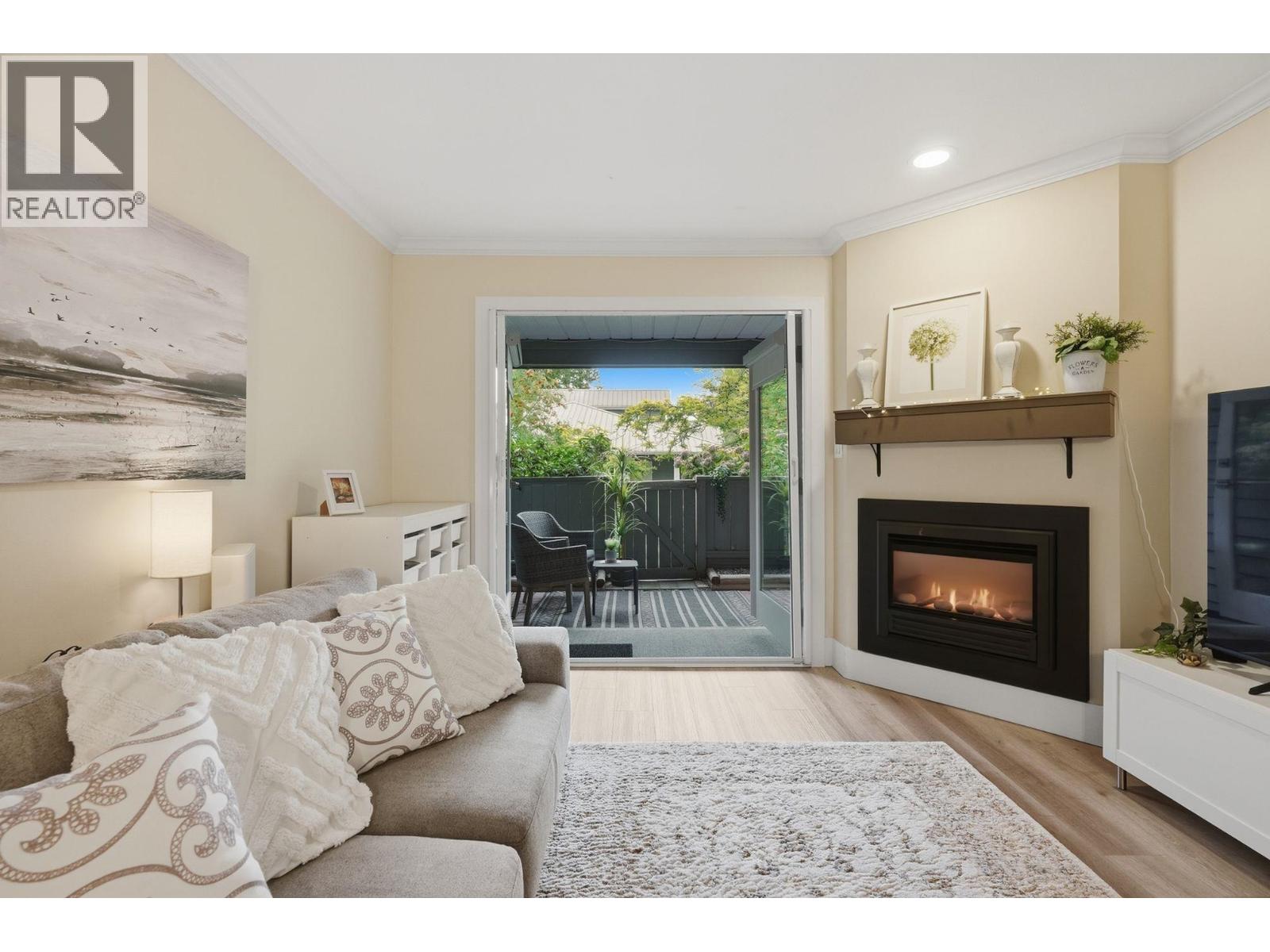 102 1538 BOWSER AVENUE, North Vancouver — photo 9