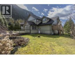 1003 Ash Place, Squamish, BC V8B0W2 Photo 8