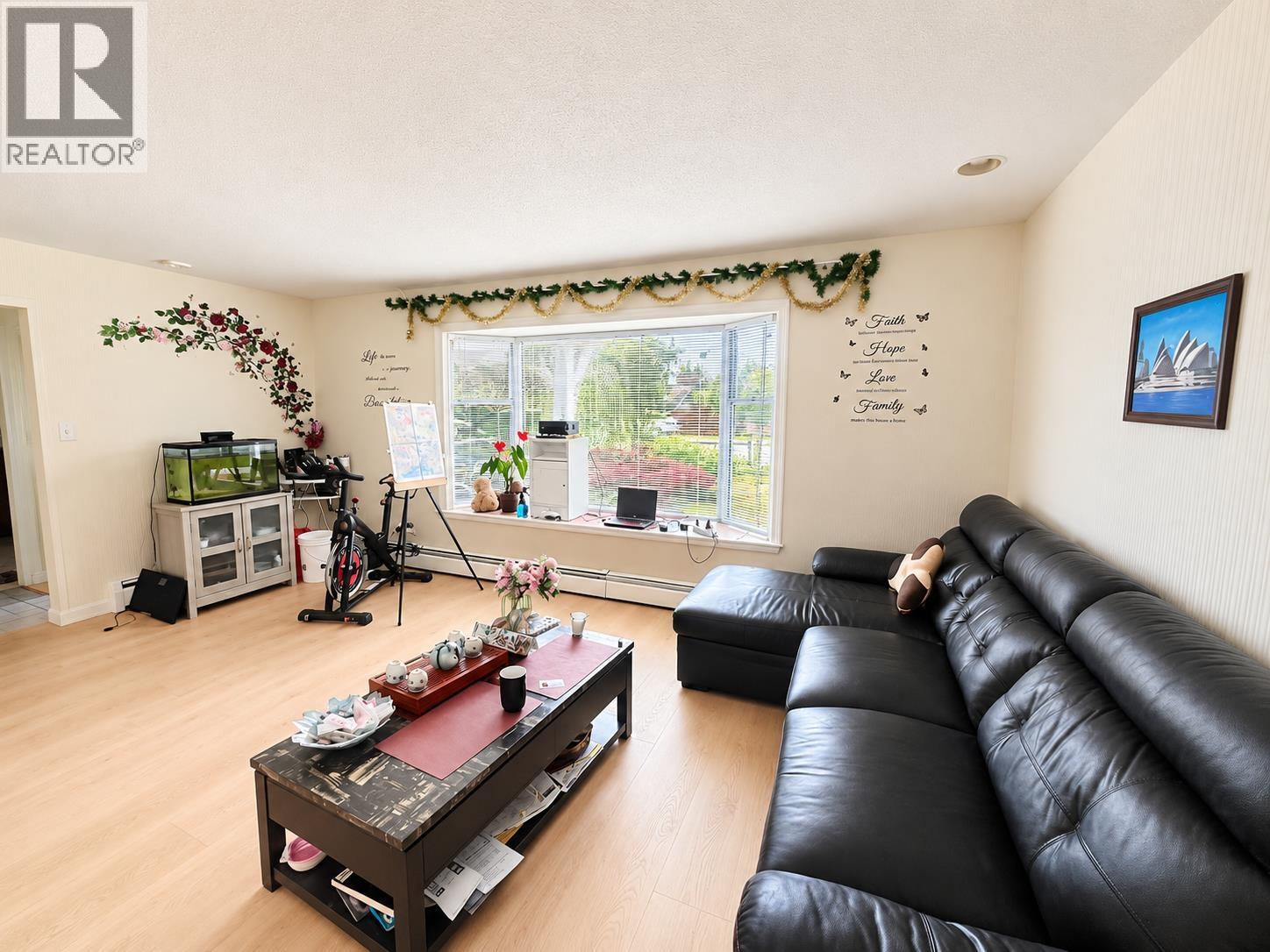 1374 SOWDEN STREET, North Vancouver — photo 3
