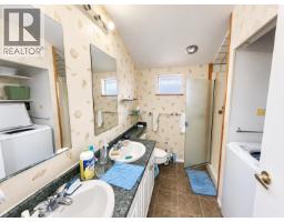 1374 Sowden Street, North Vancouver, BC V7P1L8 Photo 10