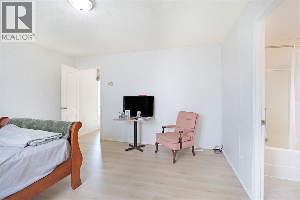 8 Meadowplace Crescent E - 17