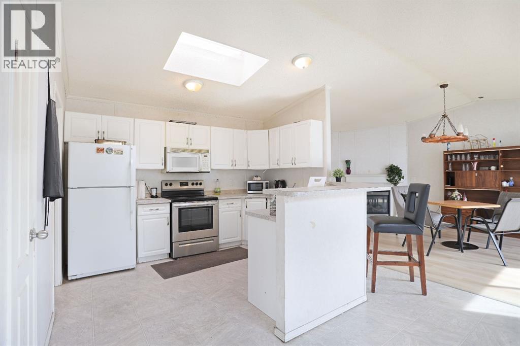 8 Meadowplace Crescent E, Brooks — photo 6
