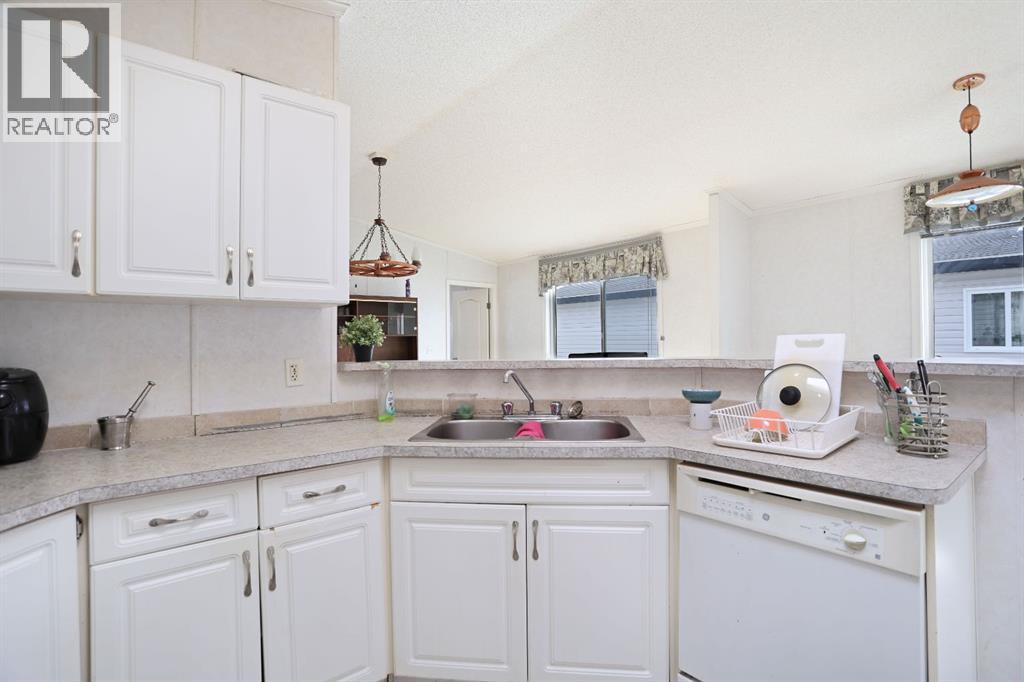 8 Meadowplace Crescent E - 9