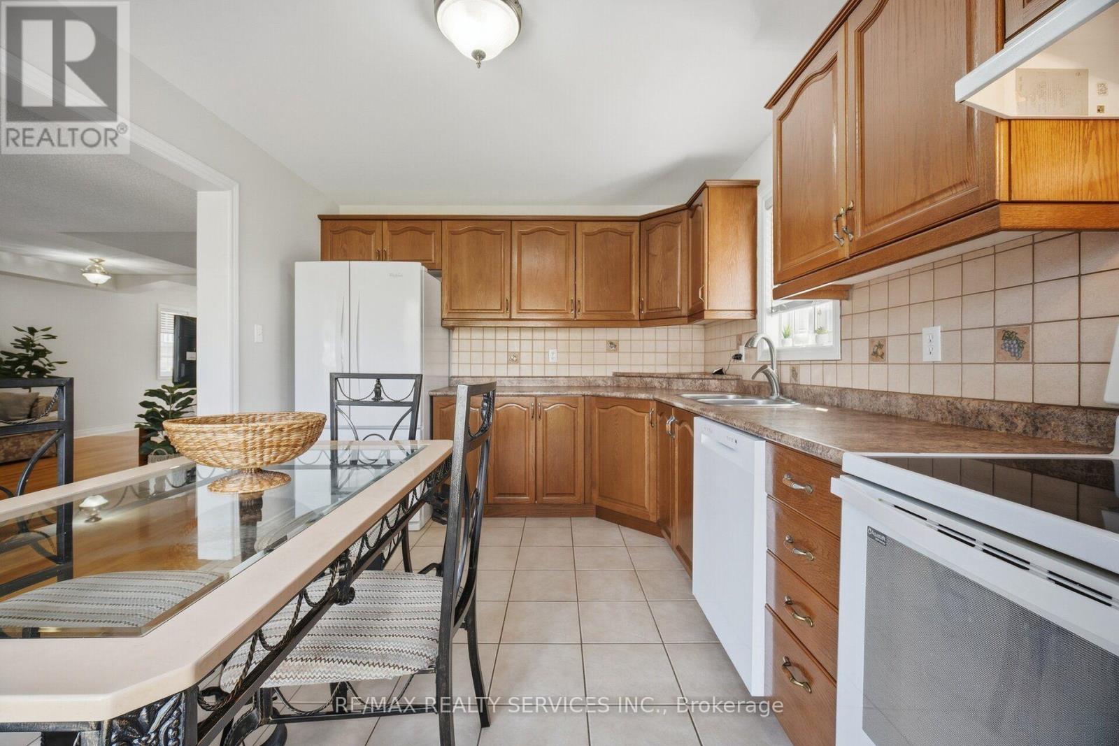 30 MAPLE BEACH CRESCENT - 17