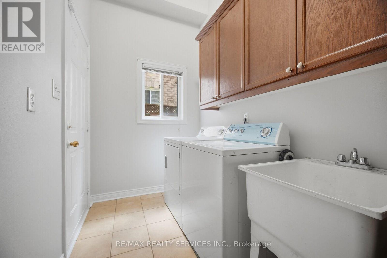 30 MAPLE BEACH CRESCENT - 32