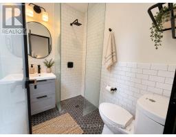 105 - 5 High Park Boulevard, Toronto, ON M6R1M5 Photo 6