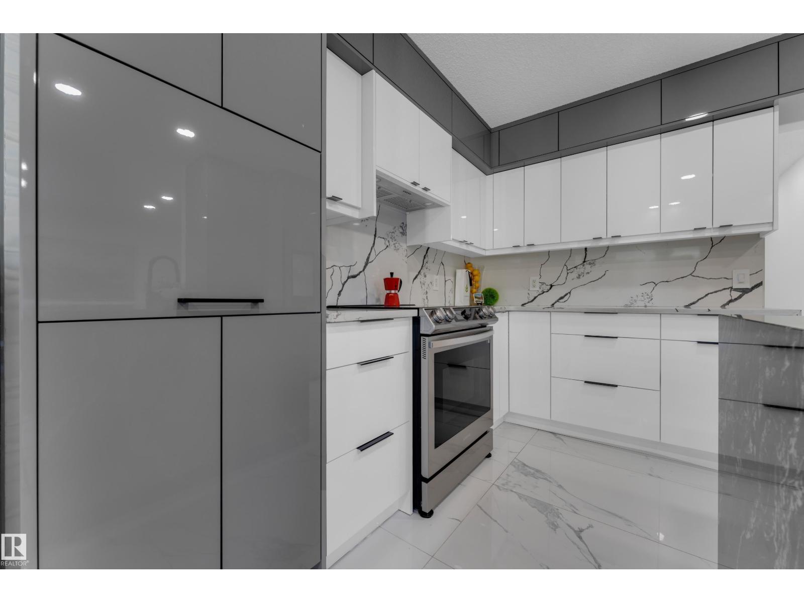 3135 24 AV NW - 14