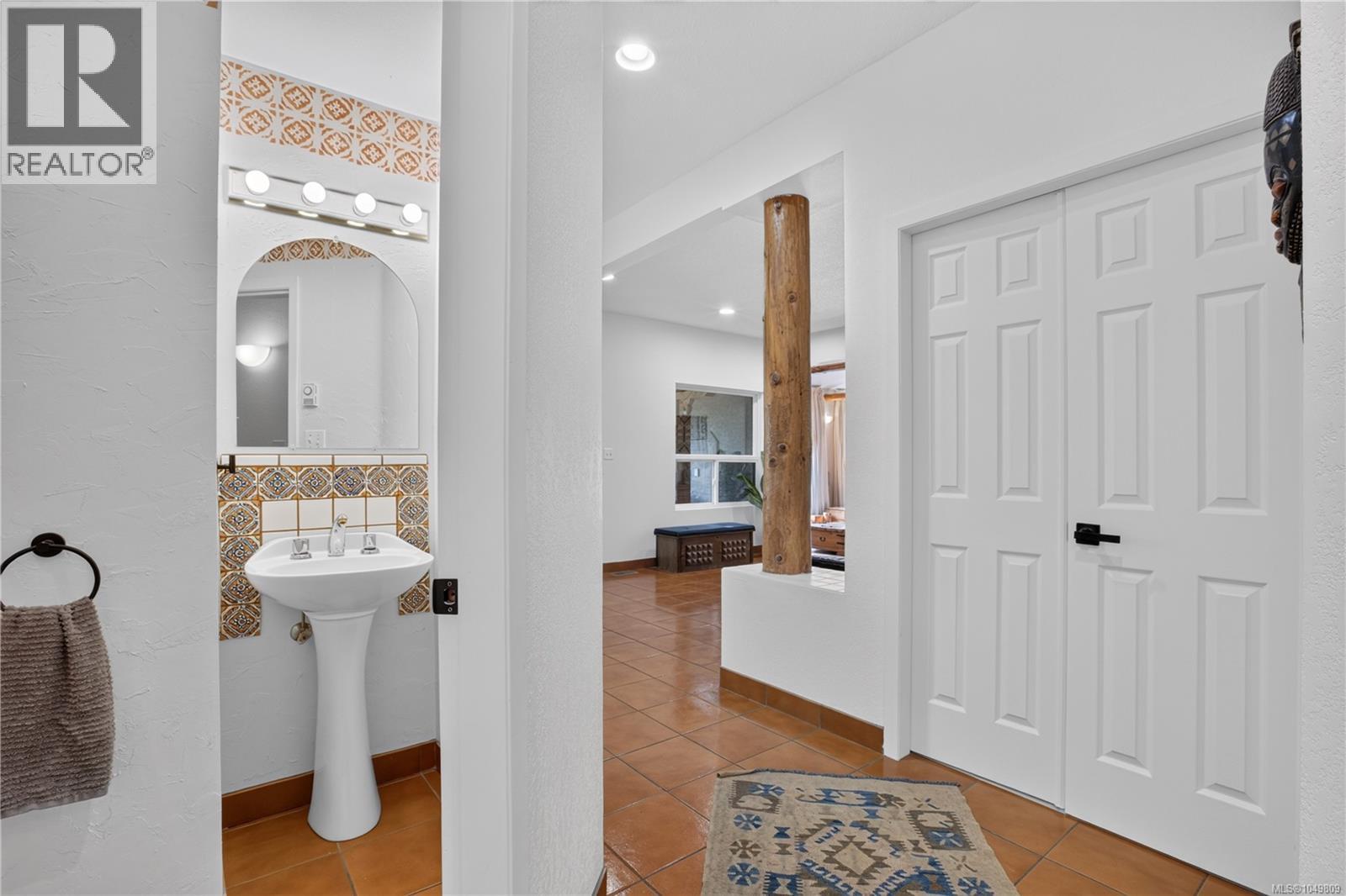 5225 Island Hwy N, Courtenay