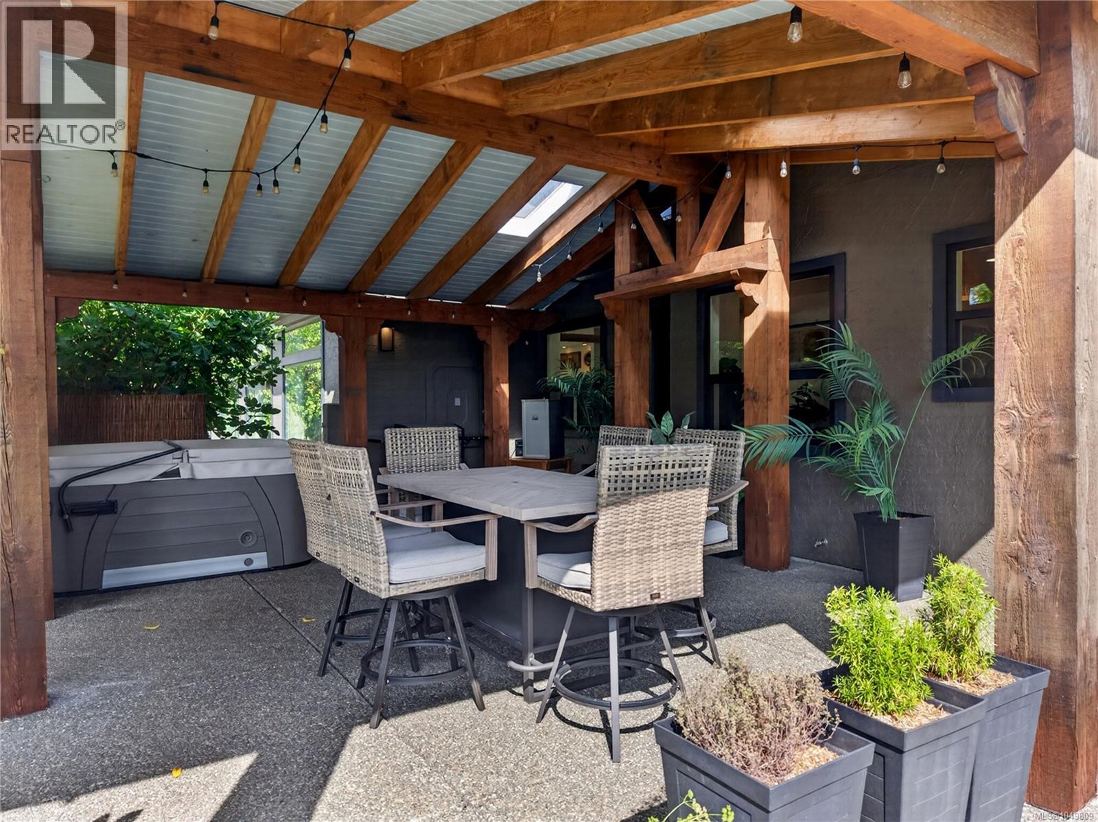5225 Island Hwy N, Courtenay