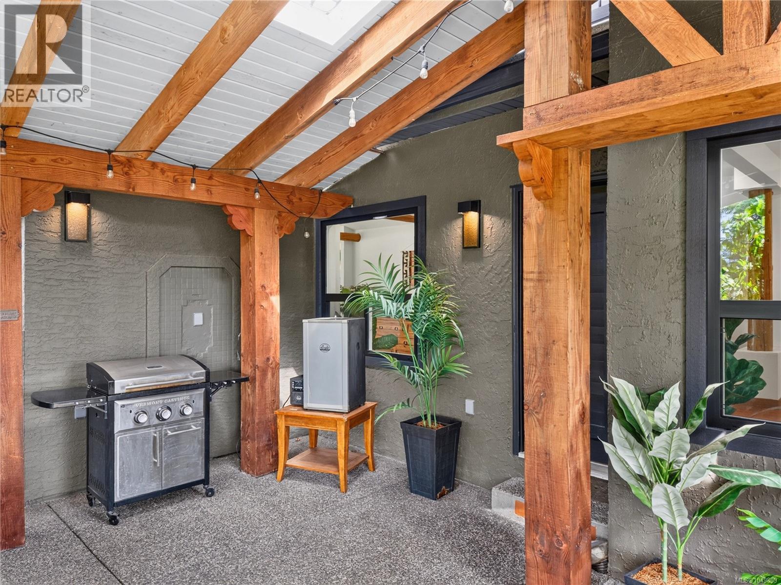 5225 Island Hwy N, Courtenay