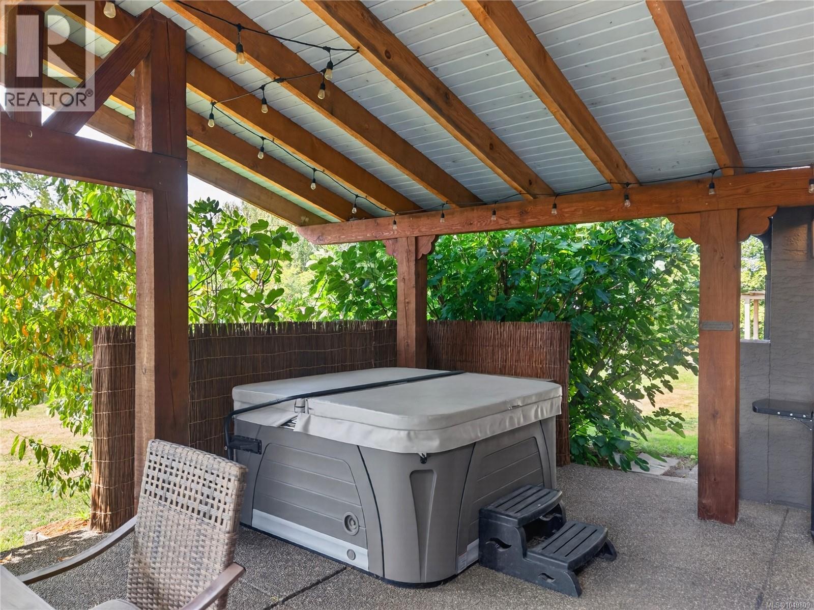 5225 Island Hwy N, Courtenay