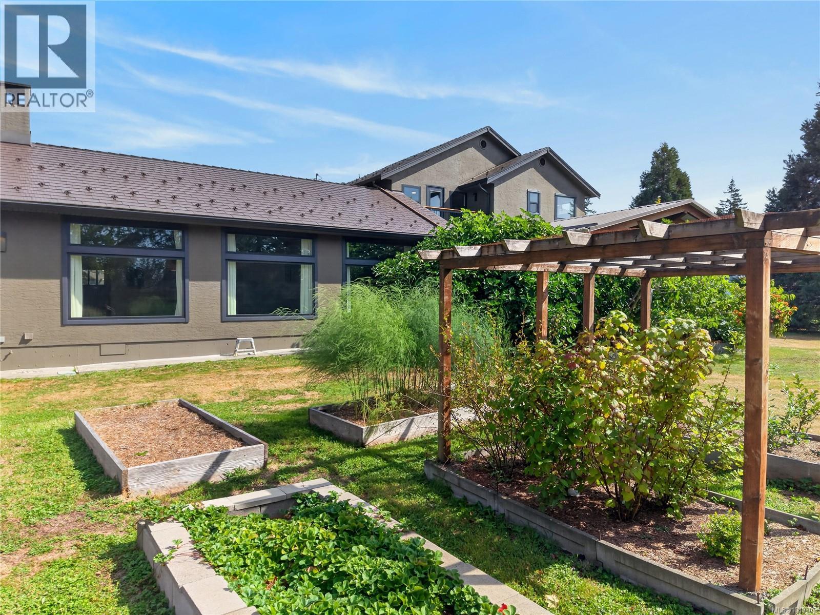 5225 Island Hwy N, Courtenay