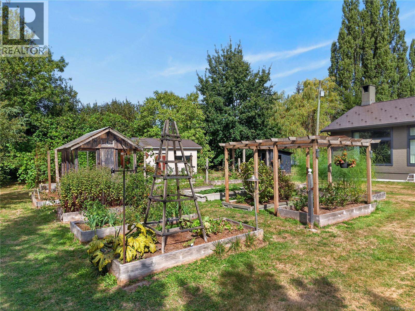 5225 Island Hwy N, Courtenay