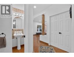 5225 Island Hwy N, Courtenay, BC V9J1S7 Photo 15