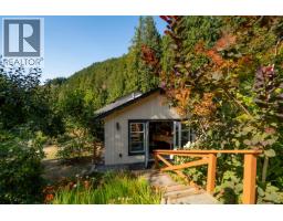 806 Hummingbird Lane, Bowen Island, BC V0N1G1 Photo 11