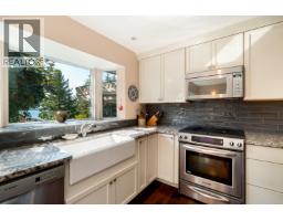 806 Hummingbird Lane, Bowen Island, BC V0N1G1 Photo 25