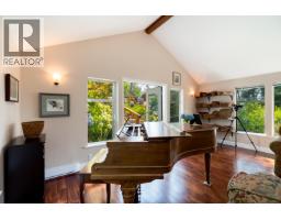 806 Hummingbird Lane, Bowen Island, BC V0N1G1 Photo 15