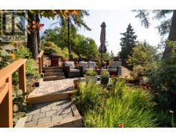 806 Hummingbird Lane, Bowen Island, BC V0N1G1 Photo 10