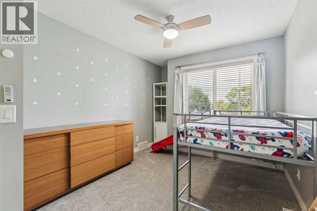 1046 Rundle Crescent NE - Image 19
